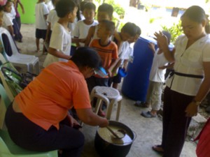 Food being passed out to Philippine kids