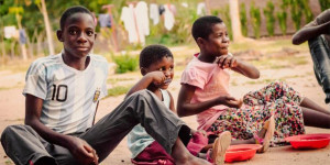 Malawi Kids eating